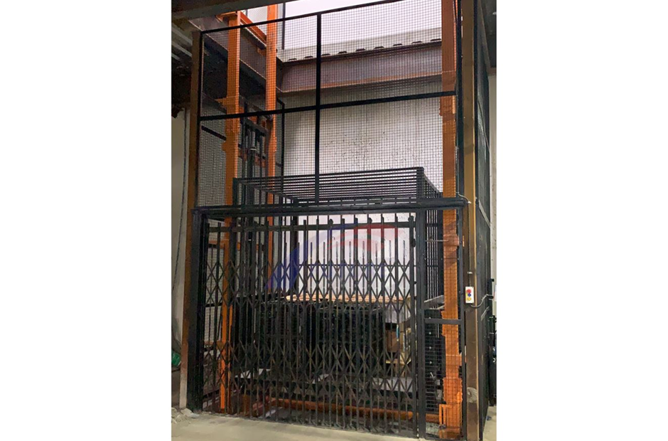 Industrial Goods Lifts Manufacturer